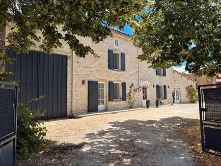 corps de ferme rénové authentique et confort moderne