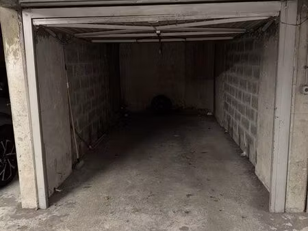 place de parking immeuble gardien et sécurisé - quartier bac