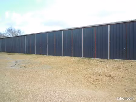 location grand garage fermé / box de stockage – camping-car  utilitaire  voiture – proche 
