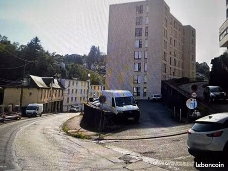 place de parking privative extérieur