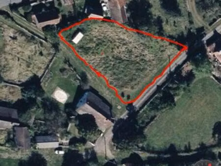 a vendre magnifiqueterrain constructible à bâtir en france à neuilly en dun 18600