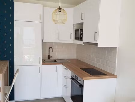 2 pièces meublé de 36m2 avec terrasse de 16m2 1100 euros cc
