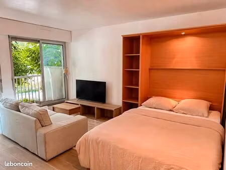 appartement meublé rénové avec balcon à puteaux république