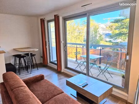 grand studio rénové à sceaux meublé avec balcon + parking supplémentaire (proche paris  re