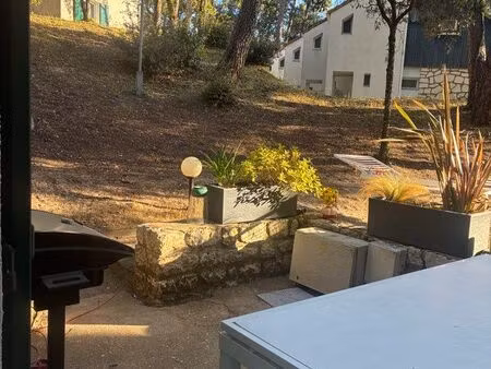 maisonnette dans la forêt de suzac
