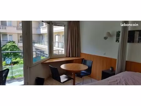 location studio meublé issy-les-moulineaux (toutes charges incluse eau + électricité)