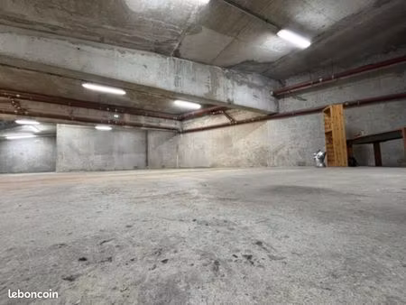 bureau 990 m²