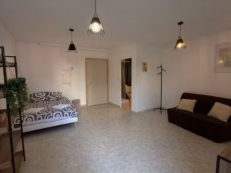 studio meublé avec cour - centre ville de lignieres