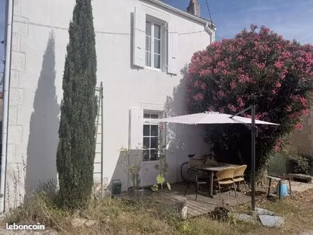 maison de village en pierre