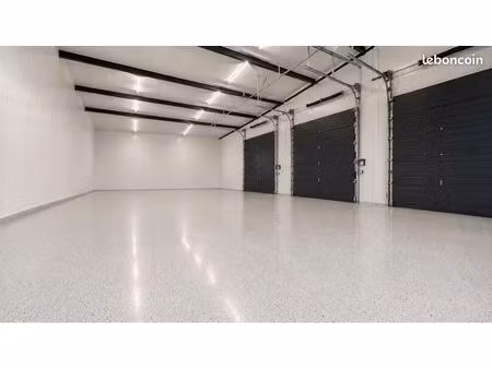 “bâtiment pro neuf 250 m² – dépôt / stockage – parking 340 m²”
