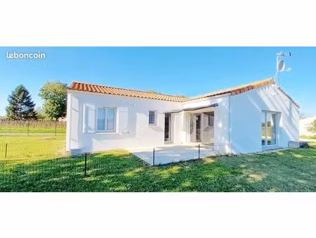 maison familiale de 2018 avec garage sur 826m²