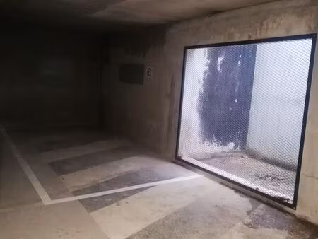 parking acces facile avec hauteur sous plafon 2 6m