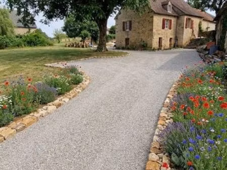 maison en pierre entièrement rénovée à neuf