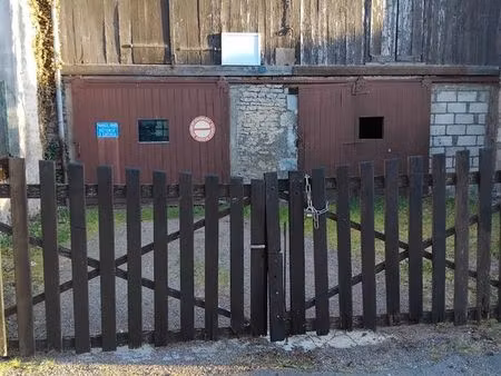 grande maison de village avec 2 portes d’entrées