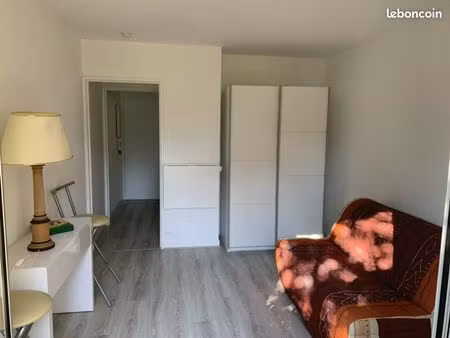 studio meublé avec terrasse