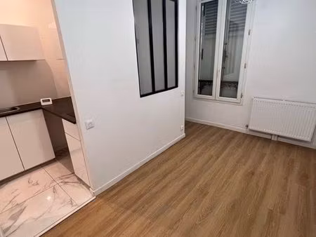 studio 18 m2 refait entièrement à neuf face à la gare