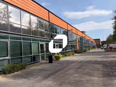 local d'activité 2 240 m²