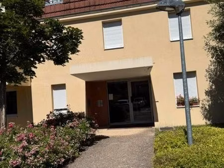 t2 avec terrasse  piscine et résidence sécurisée – beaune