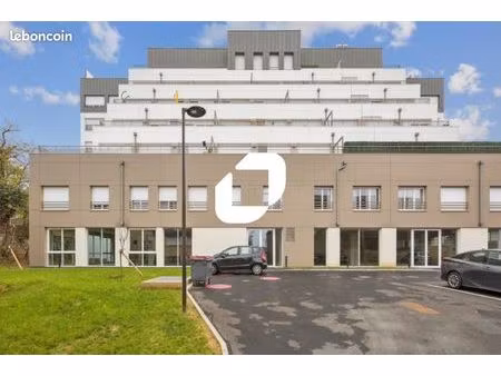 local bureaux 804 m²