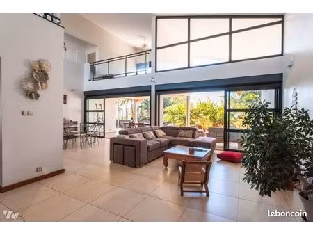 villa 7 pièces 247 m²