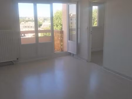 loue studio 370 euros
