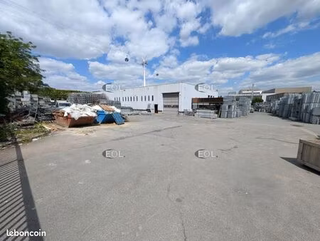 local industriel 1 608 m²