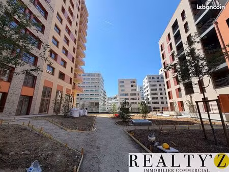 local commercial 197 m²