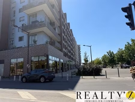 local commercial 290 m²