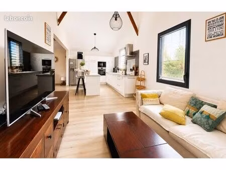 maison meublée avec grande terrasse et jardin arboré – bras-panon