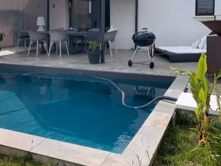 maison avec piscine à louer à l annee