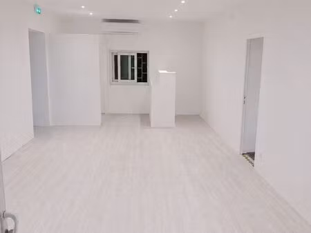 à louer – local commercial / bureaux de 135 m² – centre-ville de la possession