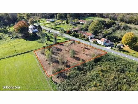 terrain à bâtir avec permis de construire intégral. excellent emplacement