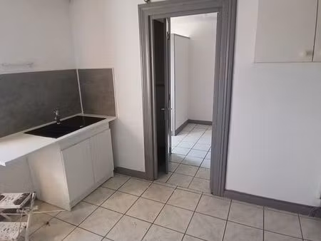 loue appartement de 40me 4 pièces