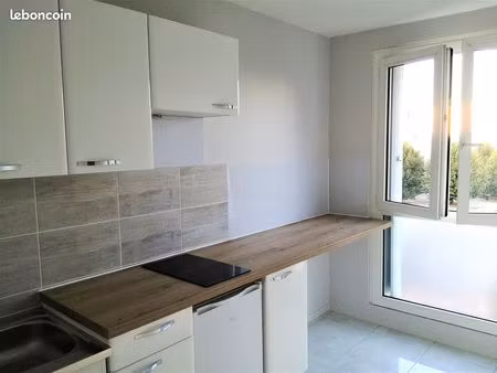t1 de 32.50m²-stationnement libre dans la copropriété-cave-local vélos