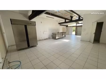 local professionnel carrelé (sans frais d’agence)