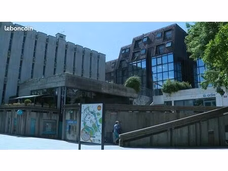 places de parking centre saint pierre