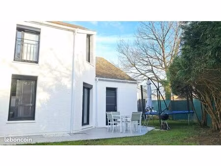 maison 6 pièces 102 m² entièrement rénovée dans un quartier calme