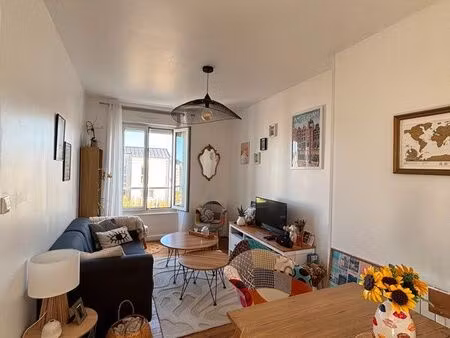 2 pièces rénové avec cave et parking