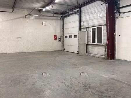 local d'activité 674 m²