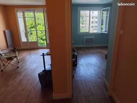 à saisir cet agréable t2 de 41 86m2 exposé e/o dans une petite copropriété refaite à neuf 