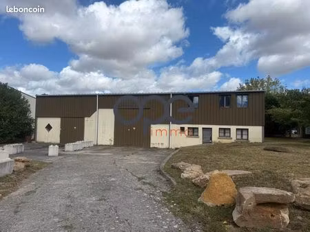local 420 m² ennery