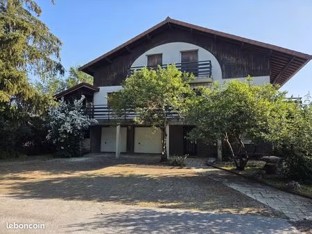 maison 11 pièces 226 m²
