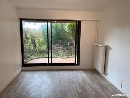 location local professionnel 10 m2 à enghien-les-bains (95880) – 120/mois