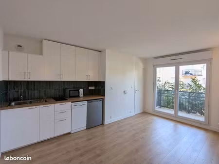 beau 2 pièces meublé lumineux 31m² + balcon + parking + cave