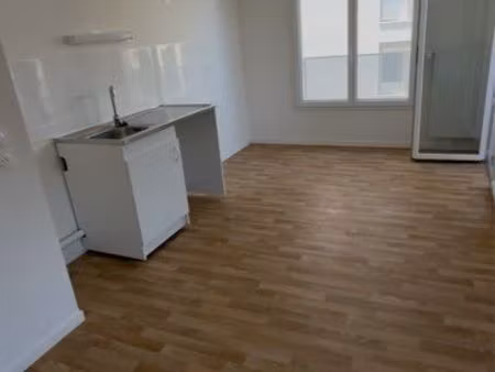 location t3 neuf – cergy  gare à 2 min  parking inclus