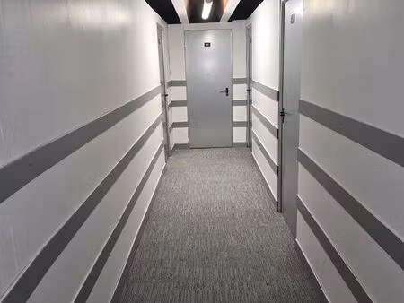 box de stockage de 2 à 9 m² / loyer mensuel de 40 à 120 euros