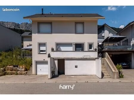 maison 8 pièces 132 m²