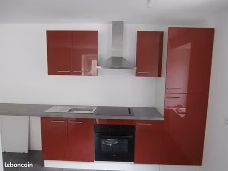 petite maisonnette toute équipée avec mezzanine