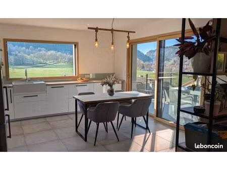 t3 meublé 73 m² – terrasse  double garage + carport – pontarlier (toulombief) – 1 470 /moi