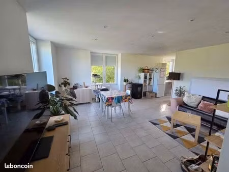 t4 de 75 m² – 3 chambres – très lumineux – disponible rapidement